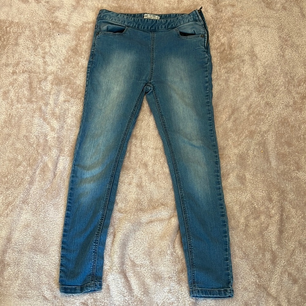 Free People light wash skinny jean side zip 28